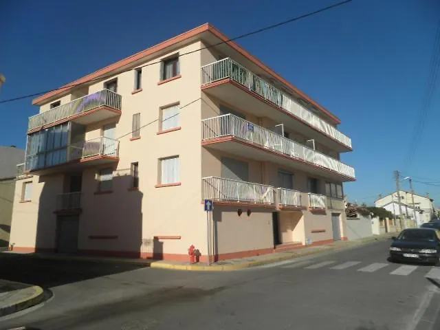 Studio Avec Petite Terrasse Proche Plage Et Commerces